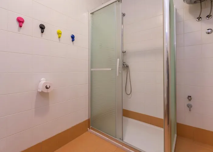 Mb アパート ツリクヴェニツァ